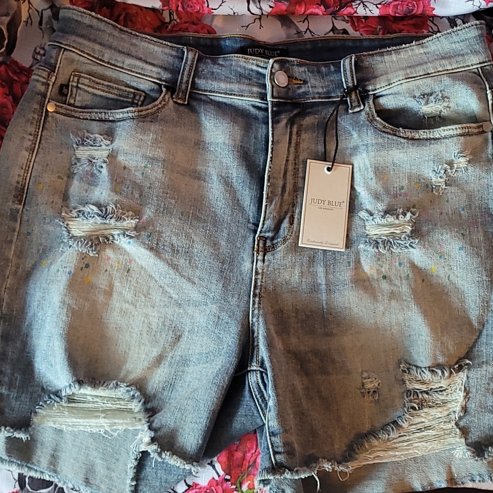Judy blue paint splattered jeans shorts size 2xl